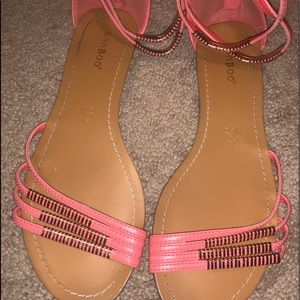 Cute hood detailing sandals